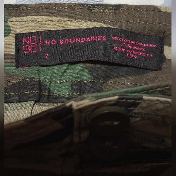 No Boundaries Green Camouflage Shorts - Picture 3 of 3